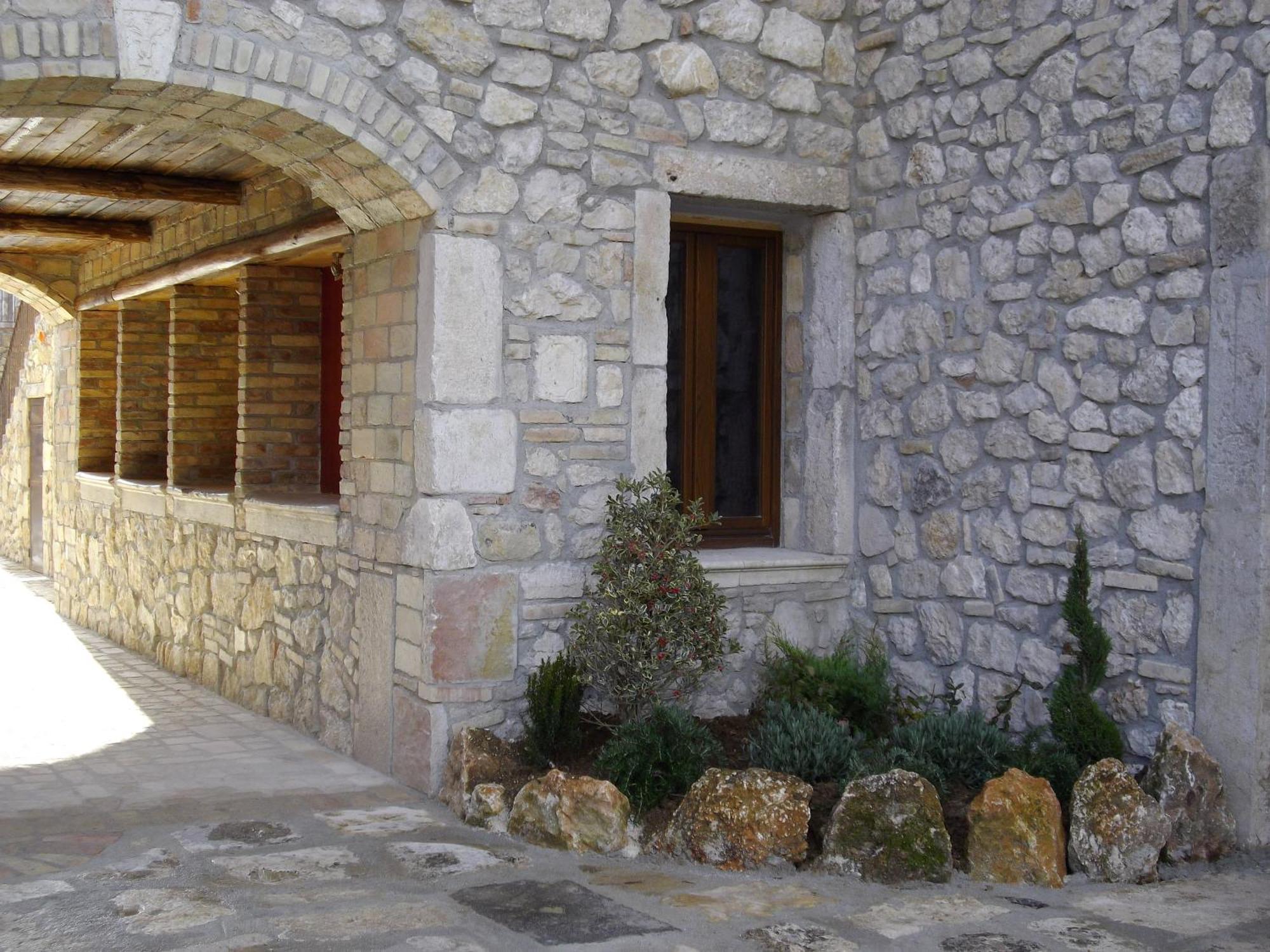 Hotel Il Feudo Dei Pierleoni Celano Exterior photo
