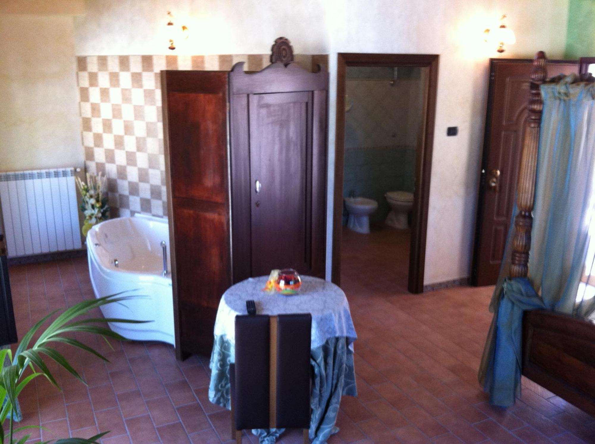 Hotel Il Feudo Dei Pierleoni Celano Room photo