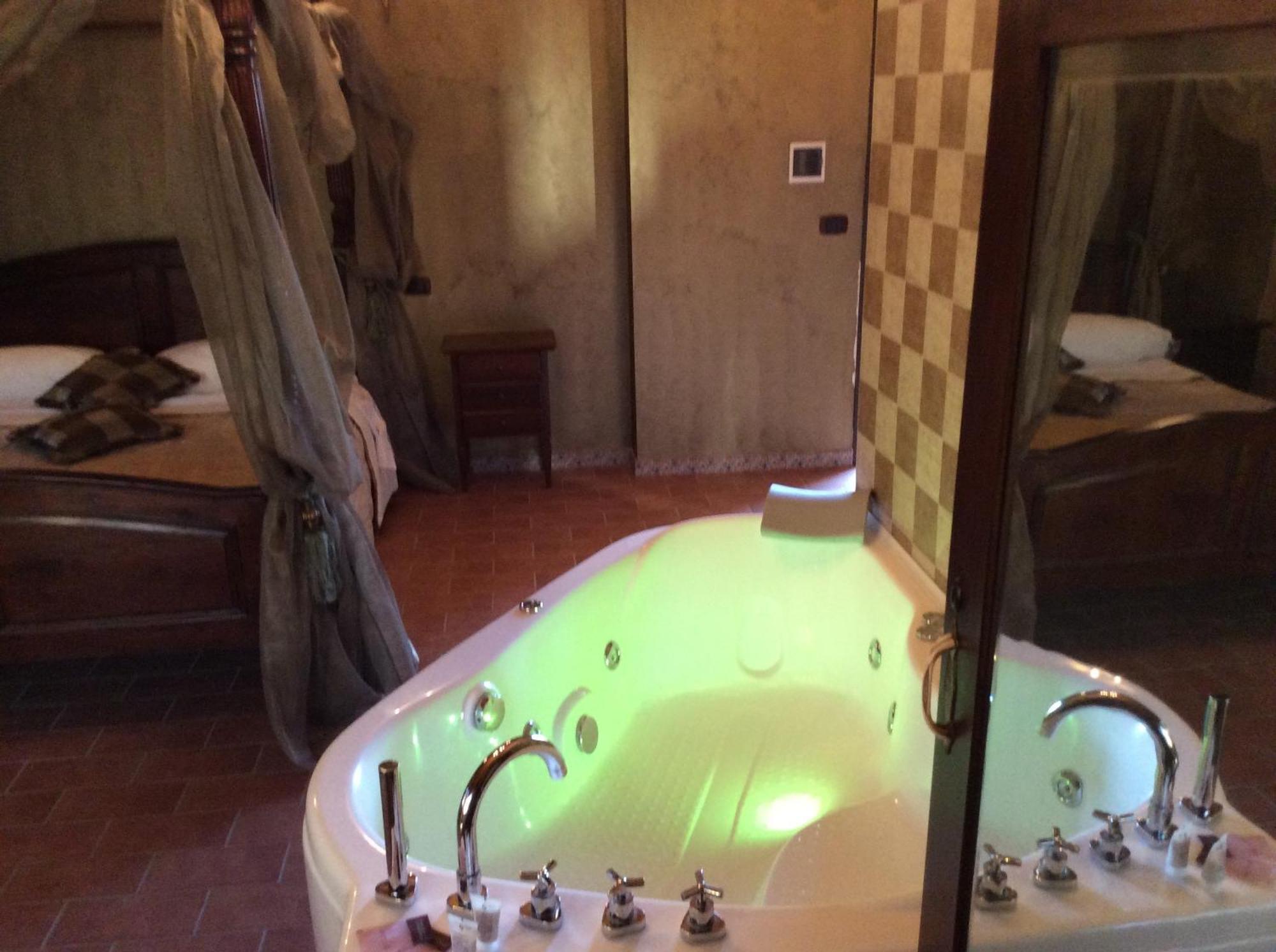 Hotel Il Feudo Dei Pierleoni Celano Room photo